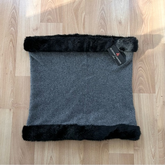 Alashan Cashmere Scarf / Tube Top Fur Trim NWT - Picture 3 of 8